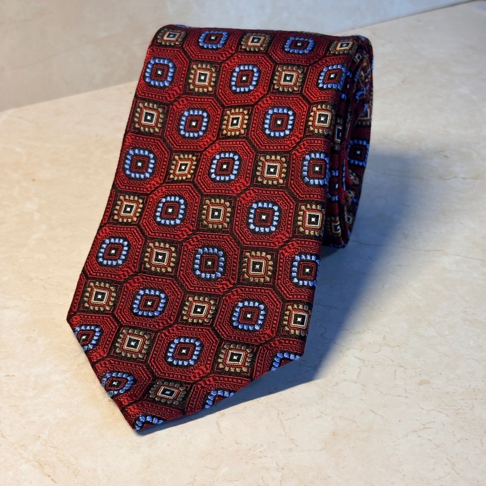 Jos A Bank Signature Red Geometric Medallion 100% Silk Necktie Hand Made Office